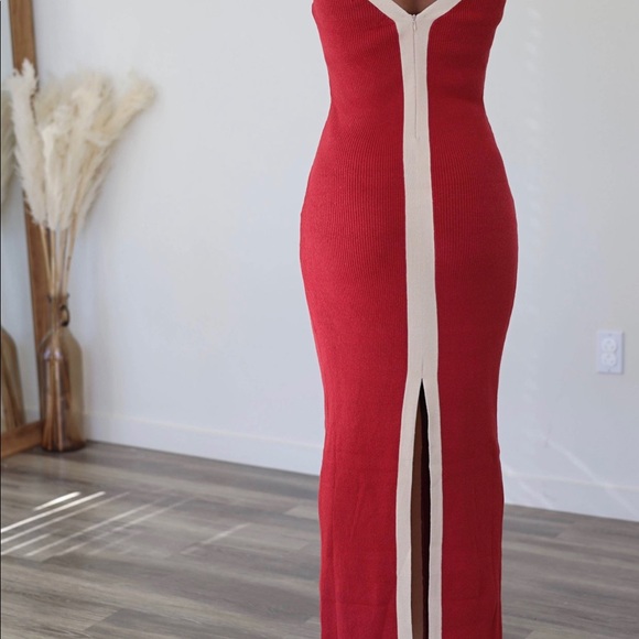 The Riah Maxi Dress (Red/Beige) - Picture 3 of 5